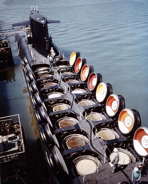 USS_Sam_Rayburn_(SSBN-635)_missile_hatches